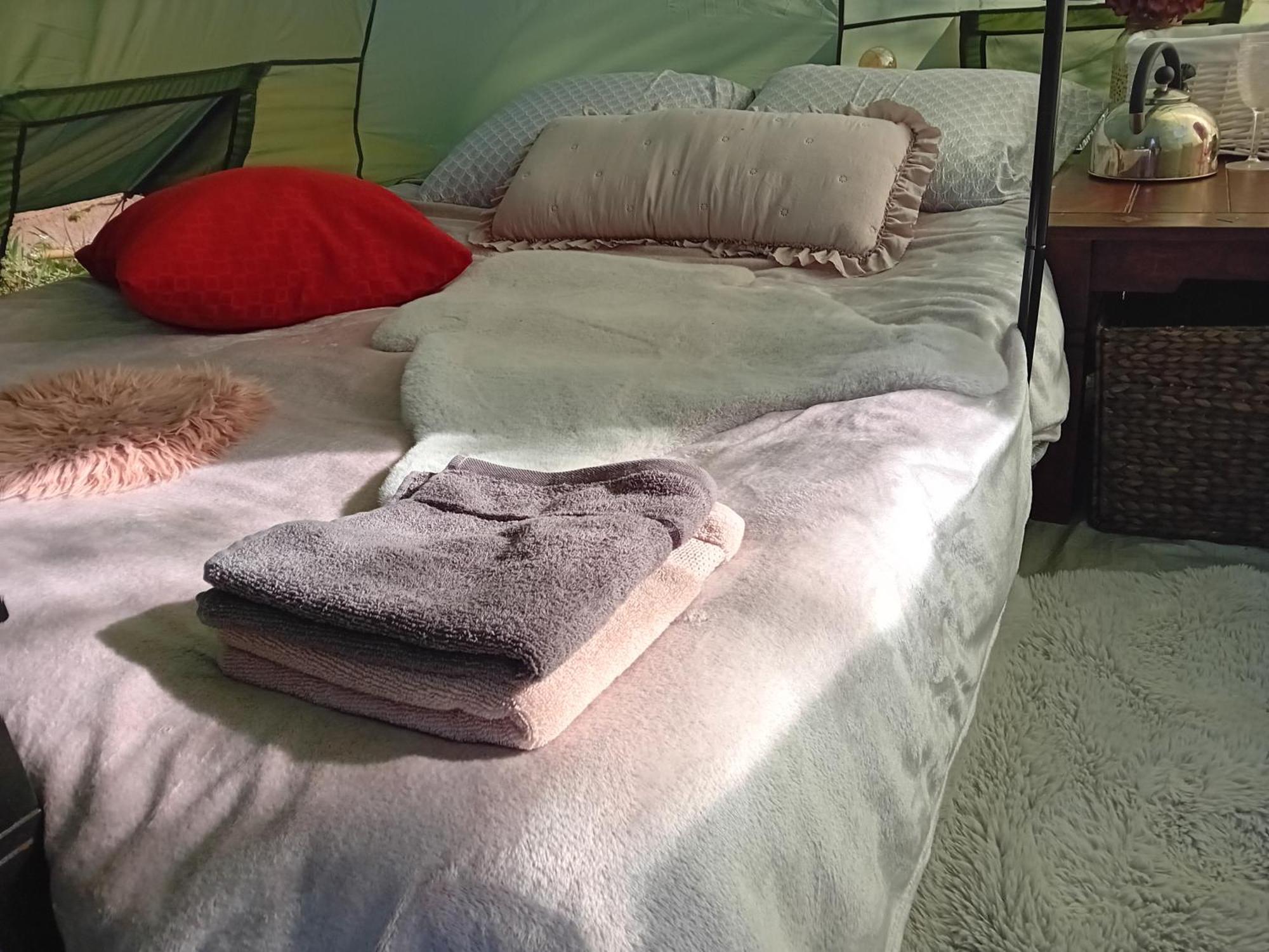 Indian Tent Tipi In Shared Lot And Shared Bathroom Mrse Extérieur photo